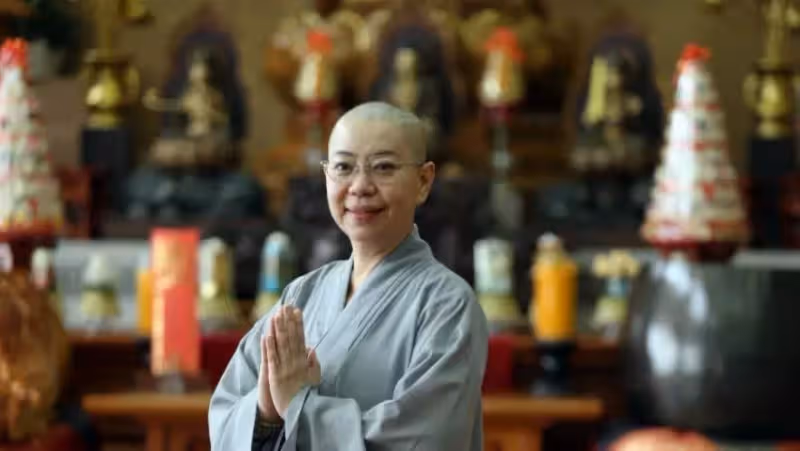 55歲歌后出家三個月後近況曝光！召集好友開演唱會，目標750萬元