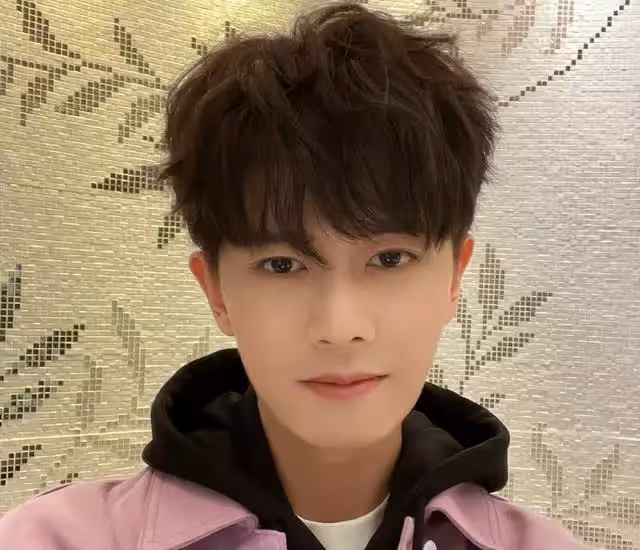 任嘉倫曬自拍慶33歲生日,半個娛樂圈送上祝福!