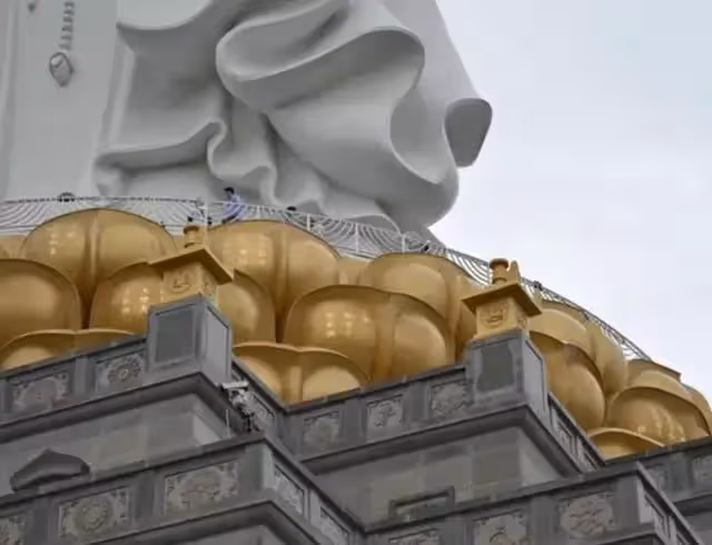 因不滿張學友將名字刻在觀音蓮上，土豪揚言出千萬，劃掉他的名字