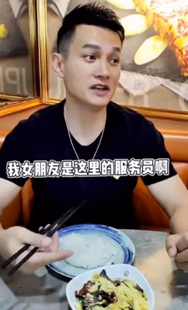 TVB男星何英偉近況,移居內地全家在東莞生活,低調復出直播帶貨