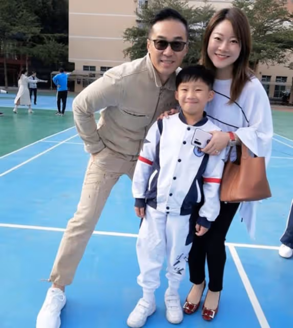 TVB男星何英偉近況,移居內地全家在東莞生活,低調復出直播帶貨