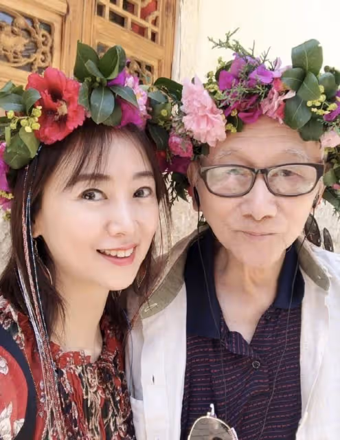 翁虹曬照為95歲父親慶生，曝翁爸曾感染新冠，如今父女兩地分居