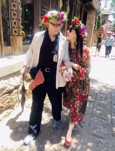 翁虹曬照為95歲父親慶生，曝翁爸曾感染新冠，如今父女兩地分居