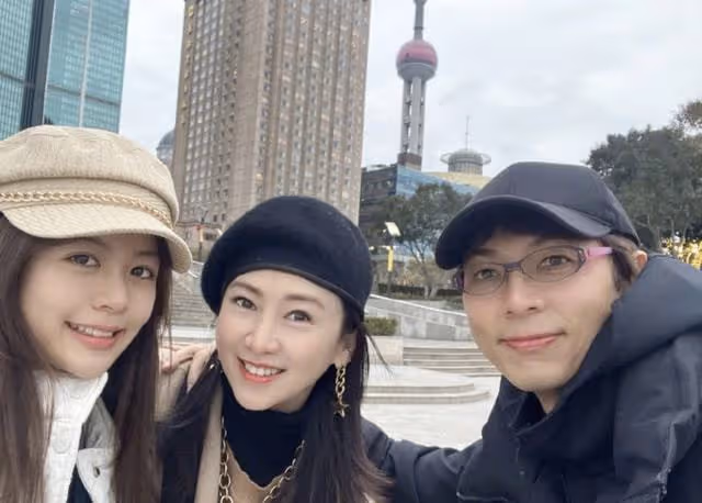 翁虹曬照為95歲父親慶生,曝翁爸曾感染新冠,如今父女兩地分居