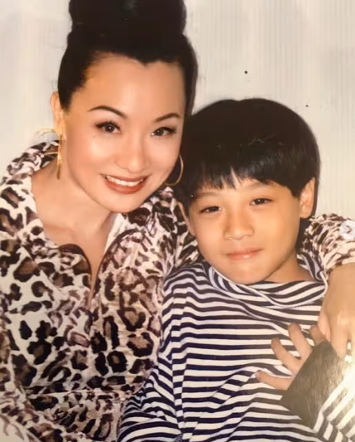雙手贊成比莉交男友!周湯豪「首吐33年真心話」嘆媽媽付出太多 他罕落下男兒淚:捨不得母