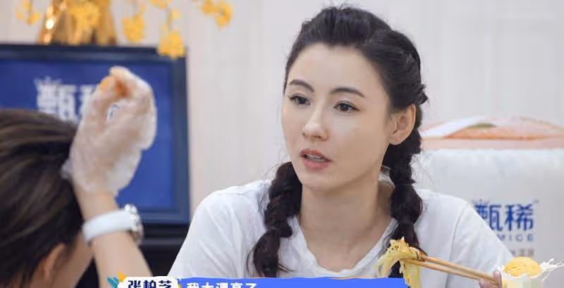 張柏芝出席活動生圖曝光,沒有10級精修後,皮膚水嫩太過真實,這才是40歲女人該有的樣子,網:看愣了!