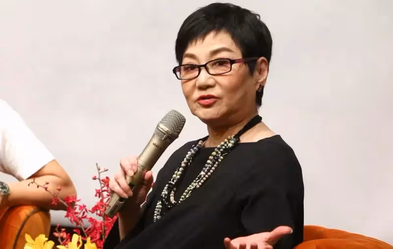 Lulu下跪道歉!張小燕「罕見擺臭臉」黃子佼忙打圓場 原因曝光「犯演藝圈大忌」網議論:太誇張
