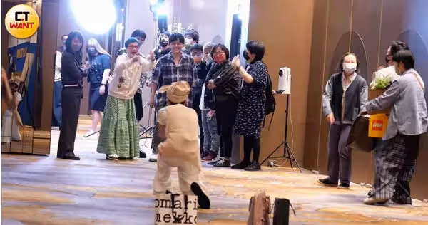 Lulu下跪道歉!張小燕「罕見擺臭臉」黃子佼忙打圓場 原因曝光「犯演藝圈大忌」網議論:太誇張