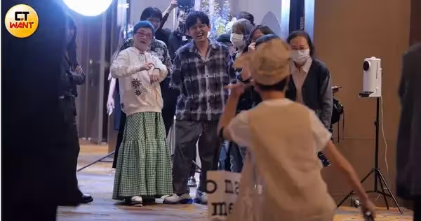 Lulu下跪道歉!張小燕「罕見擺臭臉」黃子佼忙打圓場 原因曝光「犯演藝圈大忌」網議論:太誇張