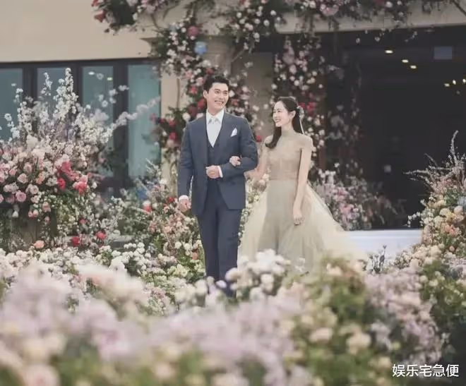 玄彬孫藝珍婚後11天:女方發了婚禮高清照,韓媒爆兩人機場蜜月照