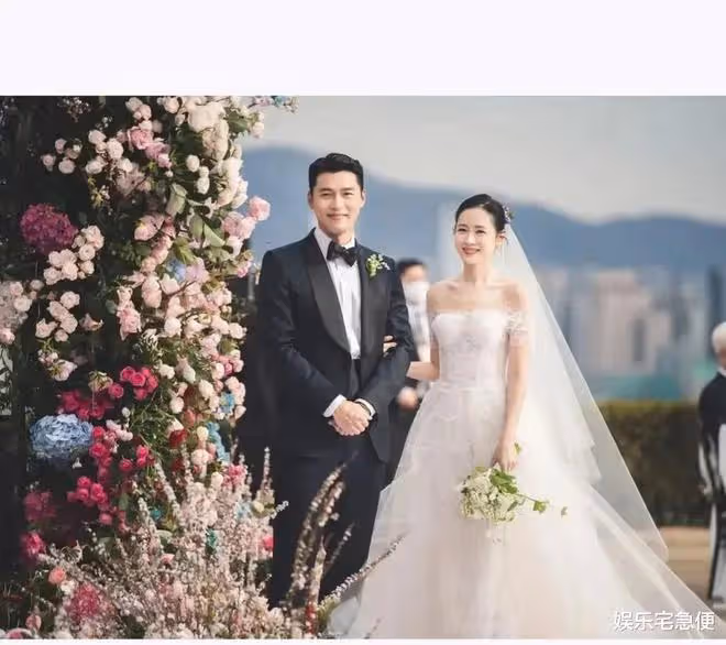 玄彬孫藝珍婚後11天:女方發了婚禮高清照,韓媒爆兩人機場蜜月照