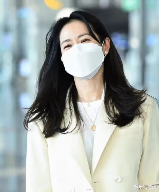 玄彬孫藝珍婚後11天:女方發了婚禮高清照,韓媒爆兩人機場蜜月照