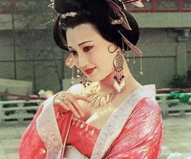 被譽為80年代第一美人！因太美遭人暗算　丈夫用「633封情書追她」事業愛情雙豐收