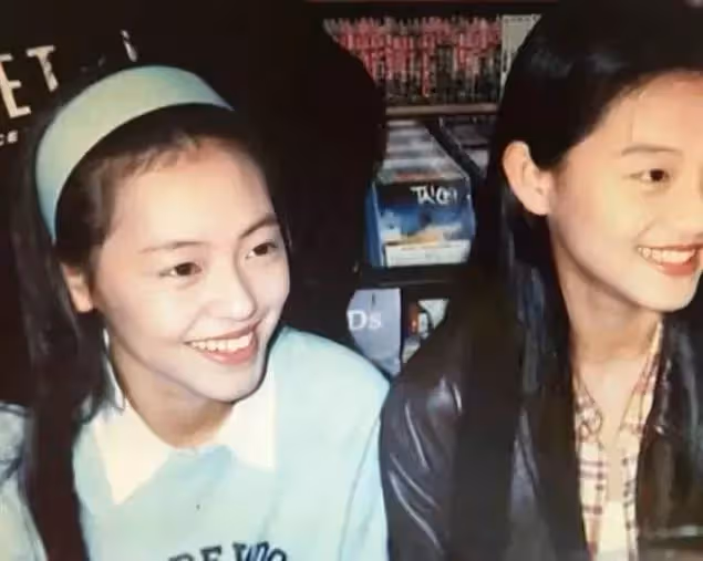 暴瘦30公斤！大S「帶兒待臺灣」近照曝光，「跟小S變雙胞胎」簡直少女：連老公都認不得