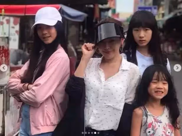 暴瘦30公斤！大S「帶兒待臺灣」近照曝光，「跟小S變雙胞胎」簡直少女：連老公都認不得