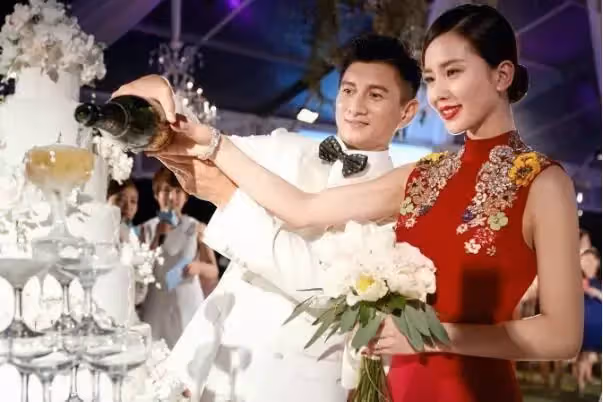 差16歲的父女戀被酸！劉詩詩吐心聲「是我配不上吳奇隆」　吳奇隆「罕見曝婚後生活」酸民全服了