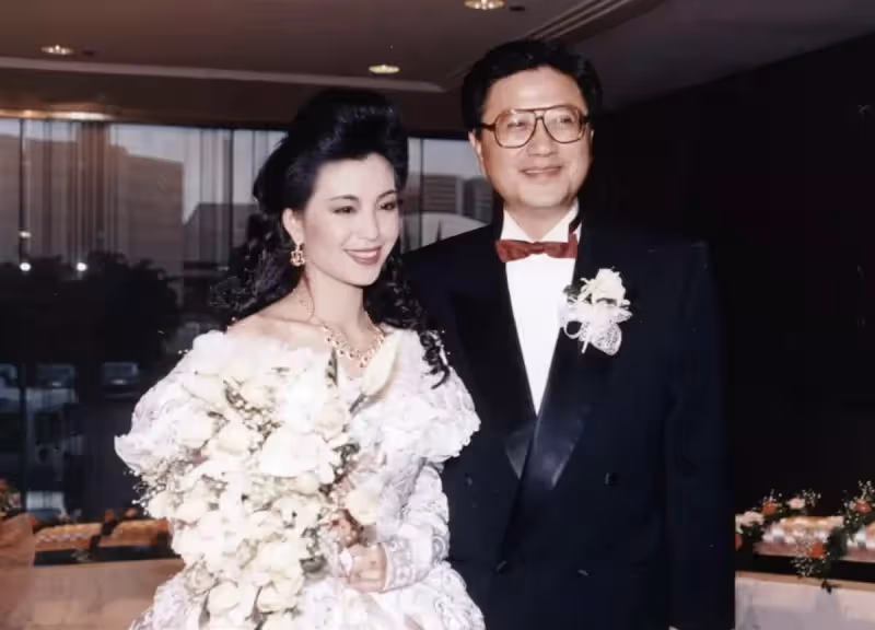 伍詠薇憶已故前夫再落淚,直言彼此是真愛,無緣1.9億遺產,直言不在乎:13天短暫婚姻也無悔