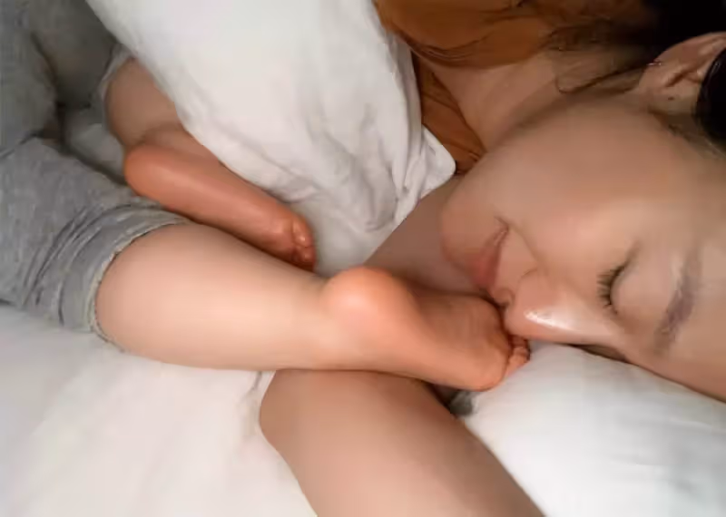 謝霆鋒妹妹罕曬女兒近照!三歲Sara攀高不膽怯,生父至今未公開:和張柏芝一樣 是合格母親