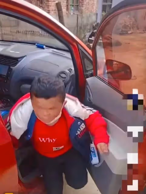 小馬雲又被炒起來了,專車接送上學笑到嘴歪,網上卻呈兩種看法!