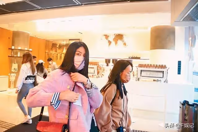 陳慧琳與女助手購物被拍,兩人情同姐妹超越僱主關係