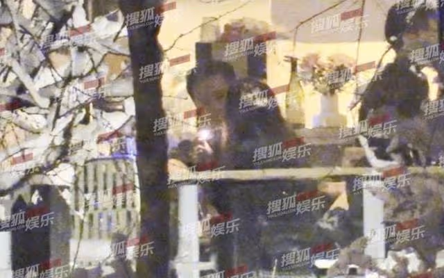 姚笛與神秘男深夜聚會,二人舉止親昵同回公寓,老公此前被曝出軌