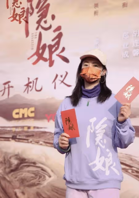 翁虹隔空為95歲父親慶生,稱對方染疫後痊癒,遺憾未返港與其團聚