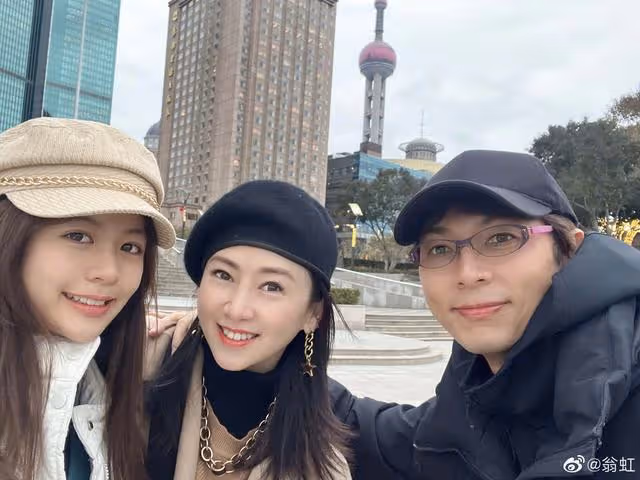 翁虹隔空為95歲父親慶生,稱對方染疫後痊癒,遺憾未返港與其團聚