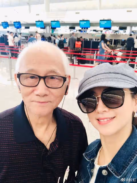 翁虹隔空為95歲父親慶生,稱對方染疫後痊癒,遺憾未返港與其團聚