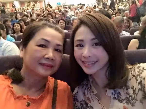 遭父家暴不敢結婚!台語歌后哽咽「母親突聽力全喪失」 淚曝原因「全都是我的錯」:錯過了黃金治療期