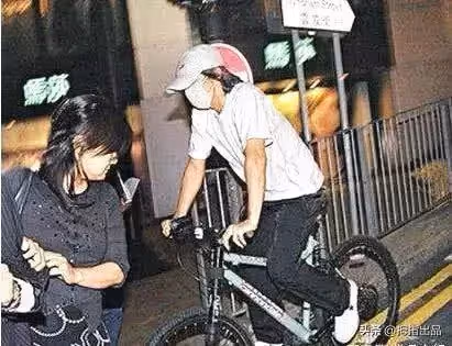 娛樂圈大佬，洪金寶的車，王晶的車，周潤發的車，都完敗給了星爺！