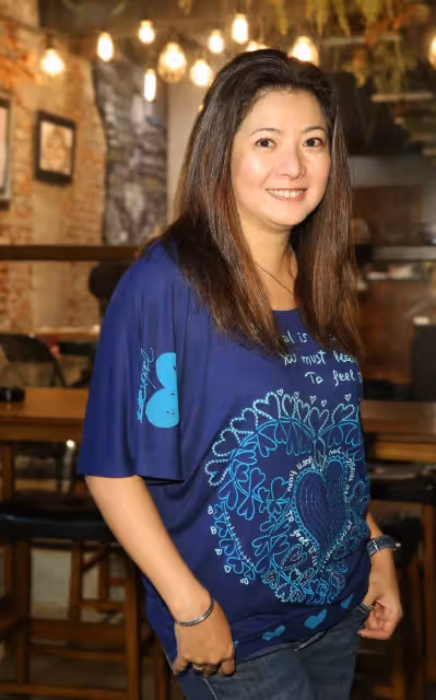《麻辣鮮師》女星宣布3度結婚！打破大S紀錄「嫁32年前初戀」　甜喊「願意為對方冠夫姓」：孩子樂見其成