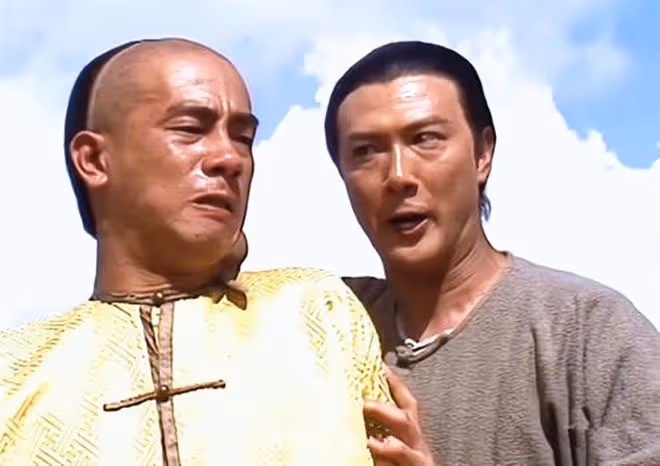 老戲骨陳榮峻接濟39歲男星,被對方公開感謝,收入低曾開公交養家
