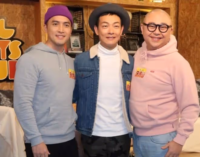 老戲骨陳榮峻接濟39歲男星,被對方公開感謝,收入低曾開公交養家