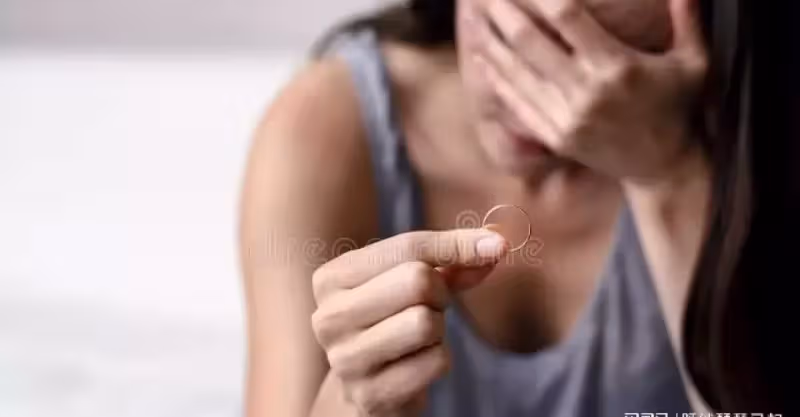 老公嫌棄我只會哄孩子逼我去上班，上班兩年後我提出離婚