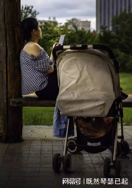 老公嫌棄我只會哄孩子逼我去上班,上班兩年後我提出離婚