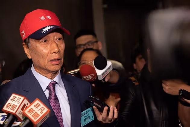 隔6年後悔了,郭臺銘當年說重話「博士不該賣雞排」 浪費教育資源 如今親自道歉:是我看走眼