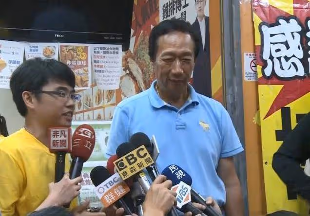 隔6年後悔了,郭臺銘當年說重話「博士不該賣雞排」 浪費教育資源 如今親自道歉:是我看走眼