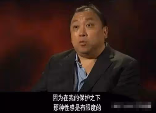 66歲王晶全家罕曝光,31歲女兒名牌大學畢業氣質出衆,不靠老爸甘當配角,妻子自然衰老撞臉邱淑貞