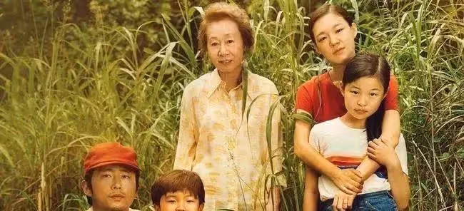 37歲失婚,國民奶奶被酸「失婚不光彩」靠自己獨養2兒「重返演藝圈」什麼都演,打拚55年「73歲勇奪奧斯卡 」人生逆襲!