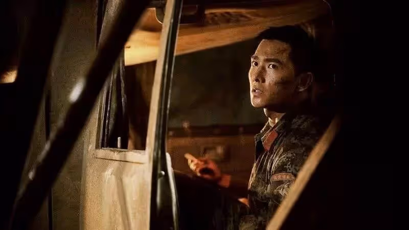 楊洋曬《特戰榮耀》隧道救人花絮照,空降翻牌留言太夢幻!