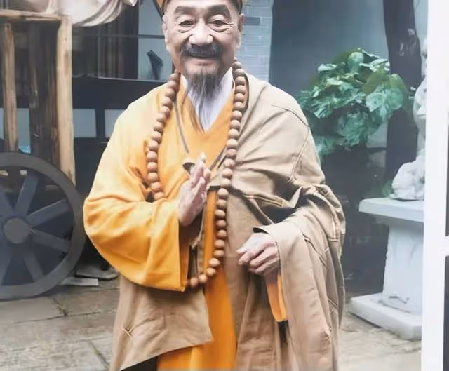 突傳死訊!香港知名老戲骨在醫院安詳離世,年近90歲仍在拍戲