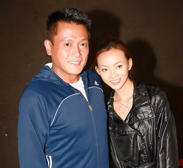 知名名媛被曝腳踏兩隻船!同時與富商和律師戀愛,多次遭質疑整容
