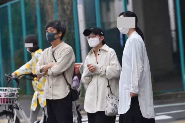 妹妹相差18歲的忘年戀被曝光，親哥悲嘆「又被大叔搶了」