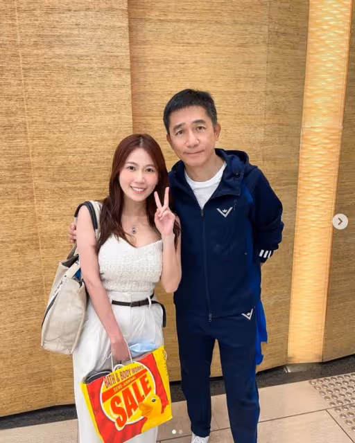 TVB女星生日偶遇梁朝偉!獲男神親密摟肩,劉嘉玲獨自在上海隔離