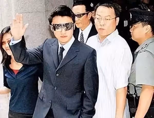 娛樂圈3對「患難情人」,陪對方度過了風波,卻都得不得好結果