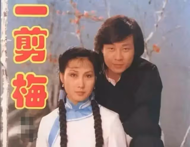 享齊人之福!66歲資深男藝人「兩老婆同住一棟樓」 一家人「和睦相處」兒子卻直言:太痛苦