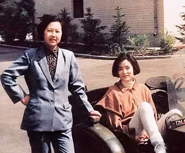 分別39年!農村教師突然得知,親妹是林青霞,相認後不要一分錢