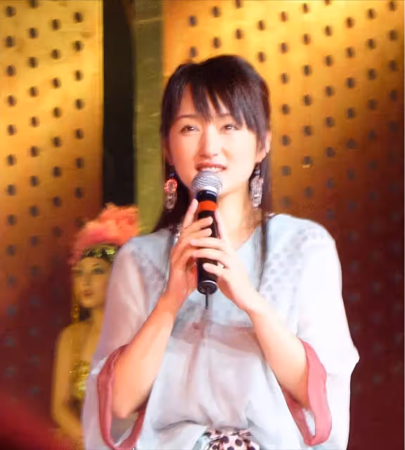 與初戀分手25年!歌壇玉女因「豪富男友走私案」改變人生 今他回歸家庭「她五十不婚不嫁」習慣一個人