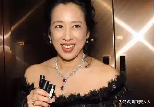 玉女變欲女！港姐冠軍被「前夫曝一周10次」　二婚得1400萬：三婚再嫁初戀「被寵成公主」幸福凍齡