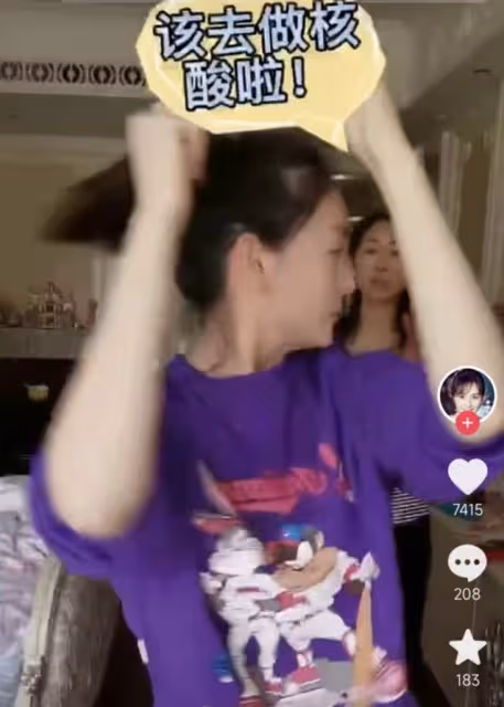 戴嬌倩居家曬素顏熱舞視頻，臥室裝修曝光接地氣，保姆也意外出鏡